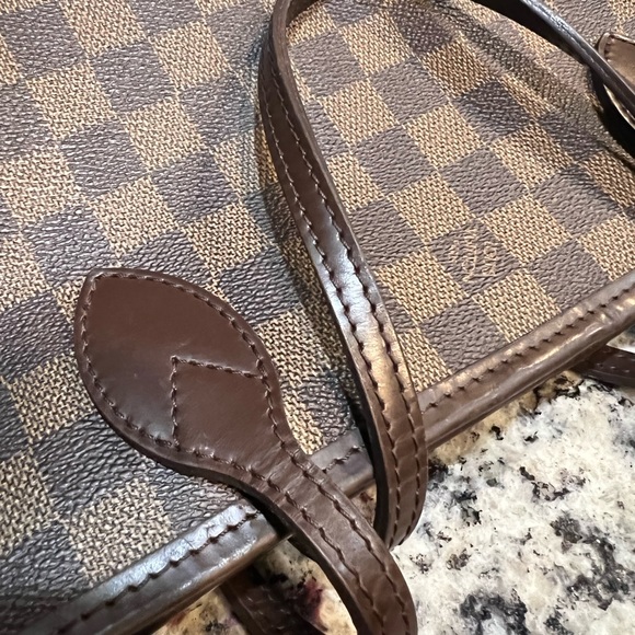 LV never full pm like new condition - Picture 6 of 11